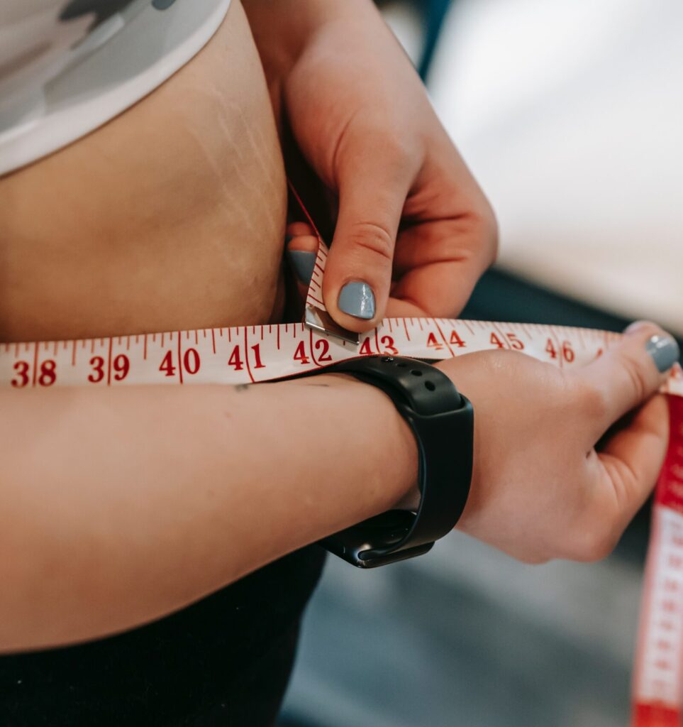 Women measuring your belly, weight loss